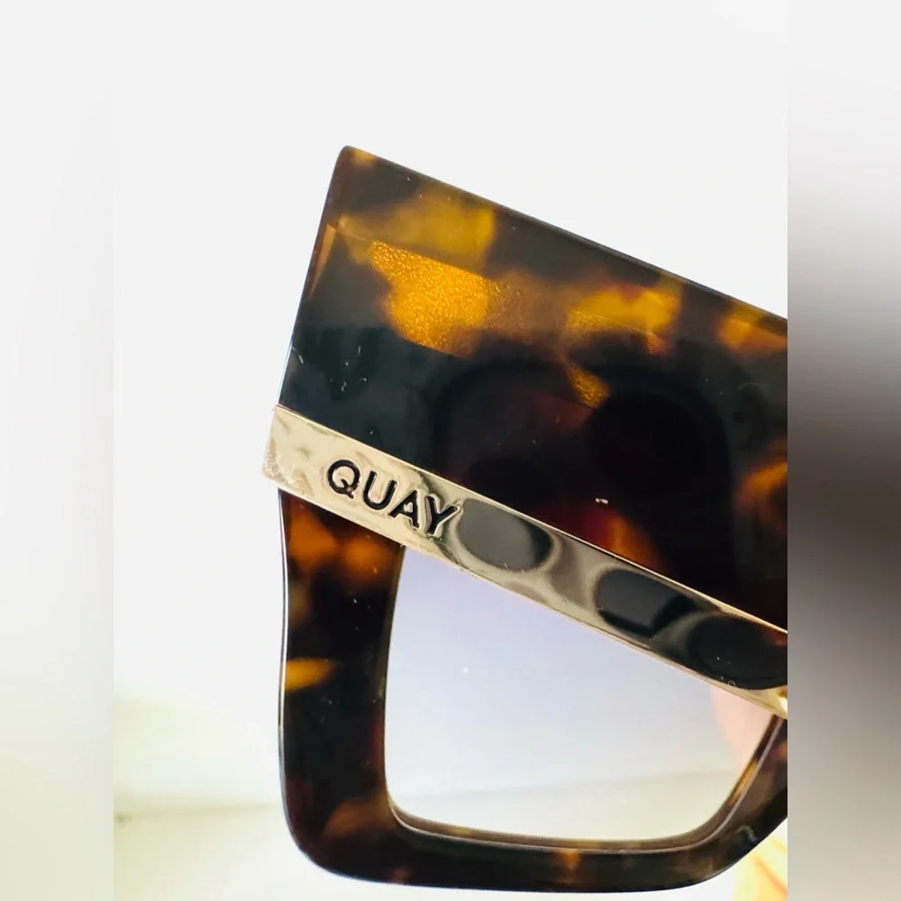 NEW IN BOX!! Quay Notorious Sunglasses in Tortoise - Picture 10 of 16